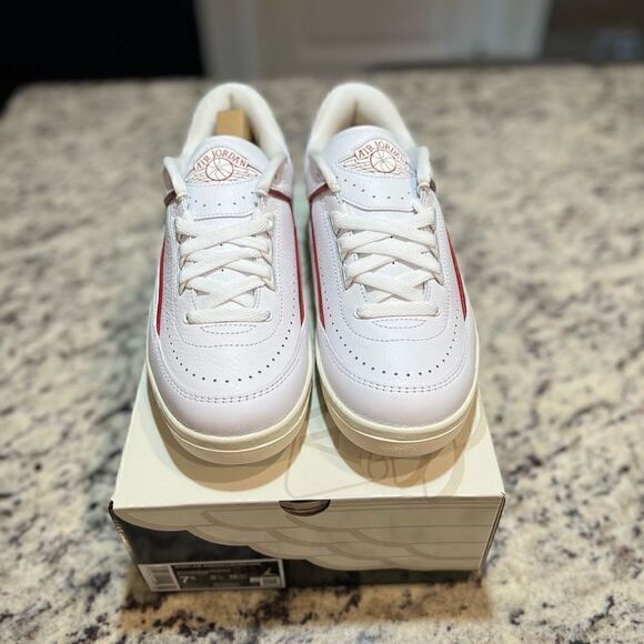 Air Jordan 2 Retro Low “UNC to CHI” Size: 7.5W - Picture 3 of 5